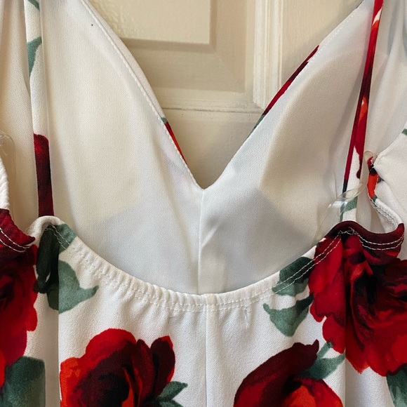 Beautiful Dress 🌹 - Picture 2 of 3